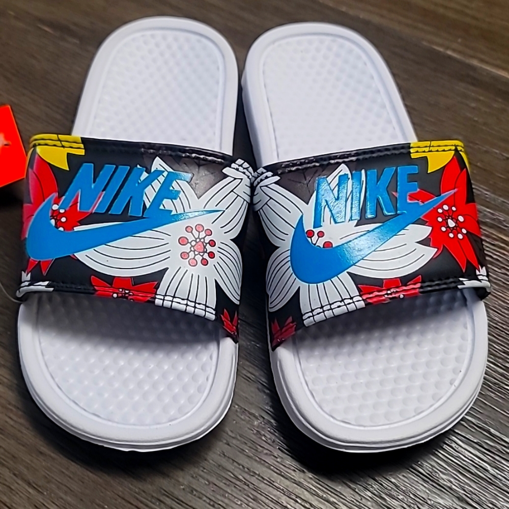 🎉New🎉 Womens Nike Slides - Sandals